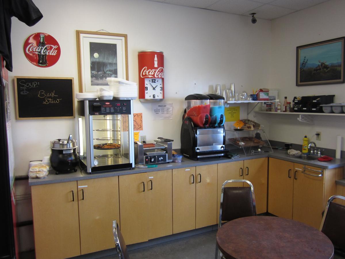Teslin Nisutlin Trading Post Motel المظهر الخارجي الصورة