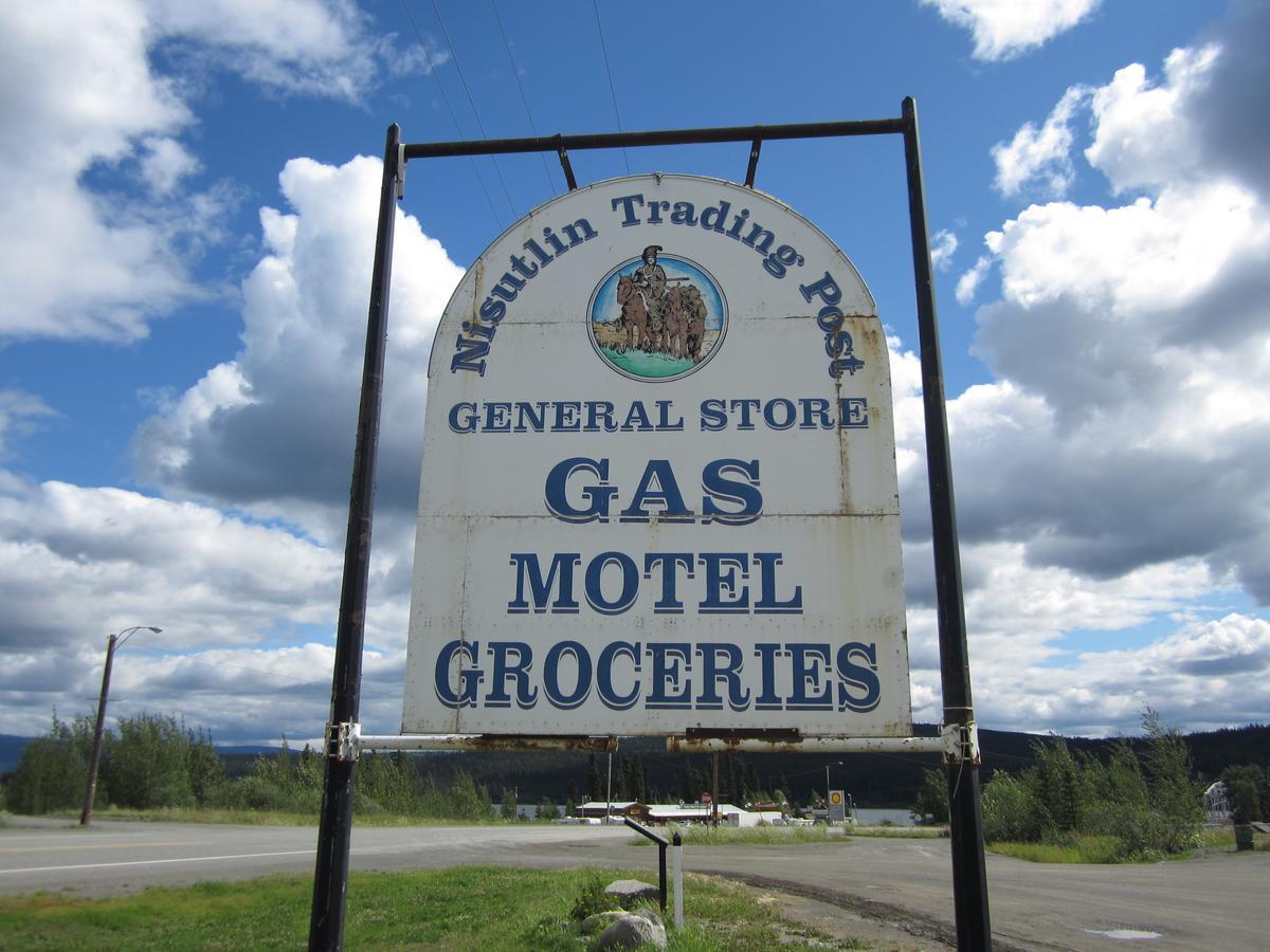 Teslin Nisutlin Trading Post Motel المظهر الخارجي الصورة