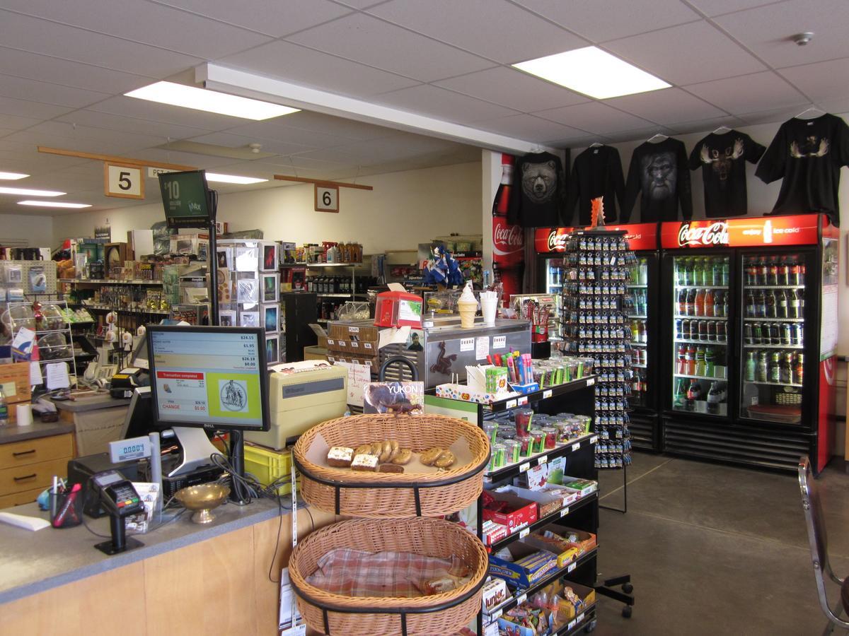 Teslin Nisutlin Trading Post Motel المظهر الخارجي الصورة