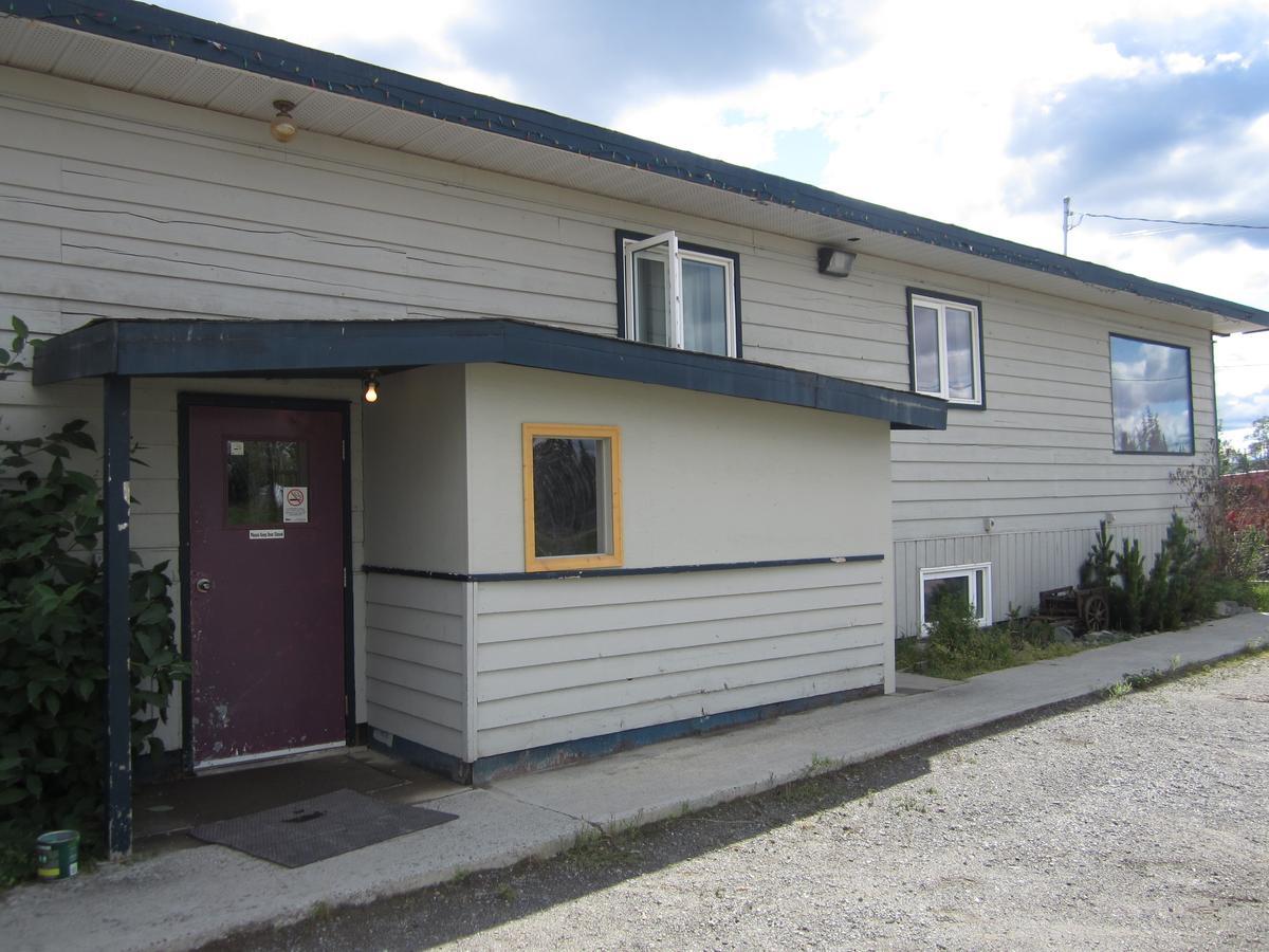 Teslin Nisutlin Trading Post Motel المظهر الخارجي الصورة